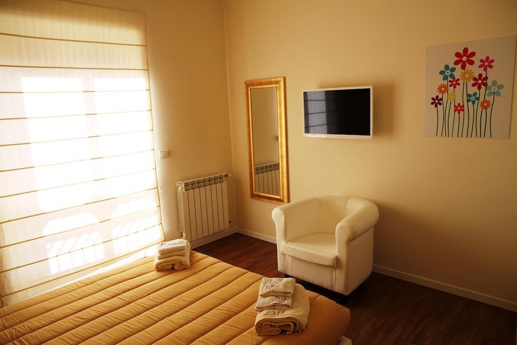 Domus Yenne Suites Кальяри Номер фото