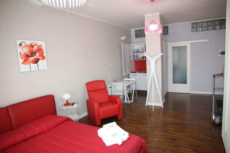 Domus Yenne Suites Кальяри Экстерьер фото